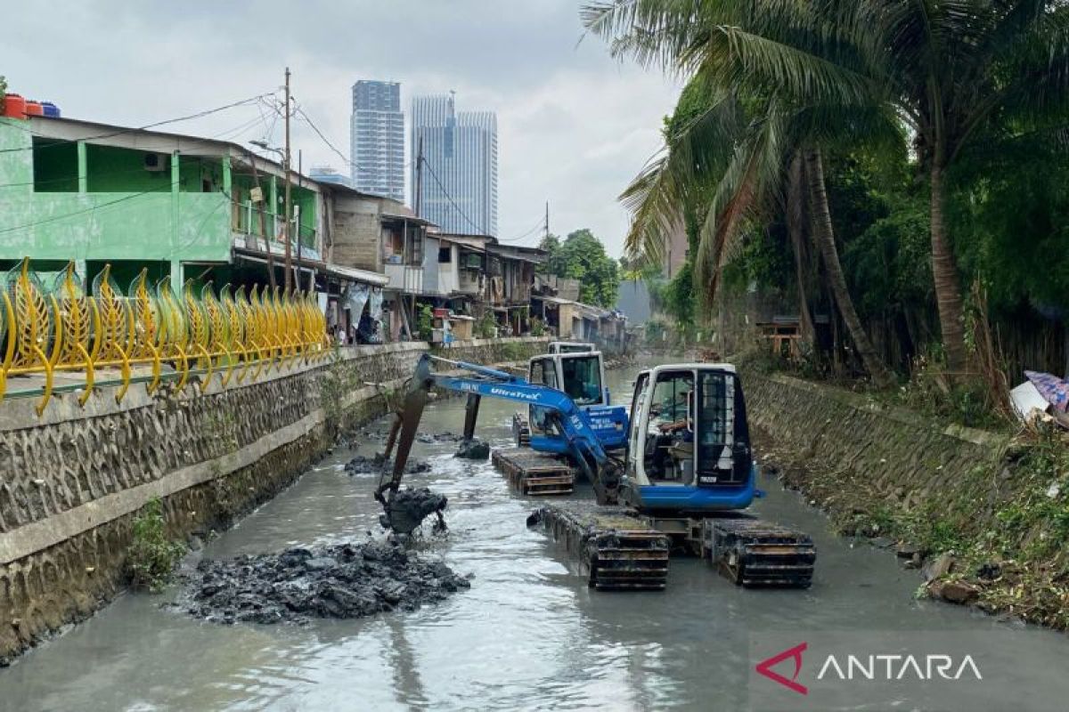 Kali Cideng segmen Patra Kuningan dikeruk untuk kurangi banjir
