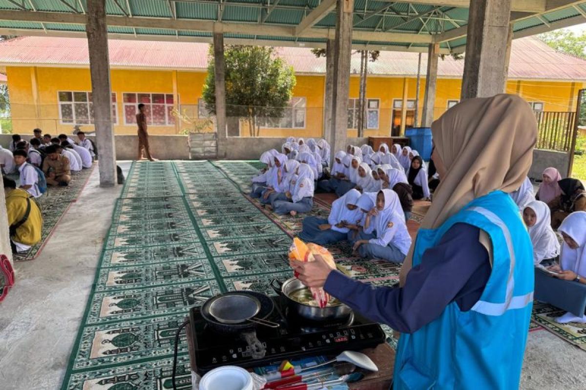 PLN ULP Koto Tuo Goes To School: Edukasi Bahaya Listrik hingga Penggunaan Kompor Induksi di SMKN 1 Matur