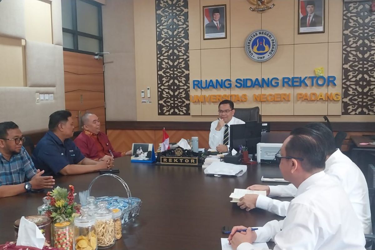 Rektor UNP-ANTARA Sumbar diskusi peran pendidikan hingga pelaksanaan UTBK di Mentawai