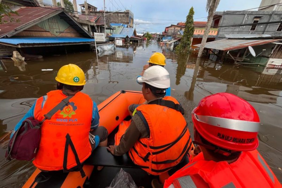 71 personel PLN Kalselteng amankan kelistrikan saat banjir di Barut