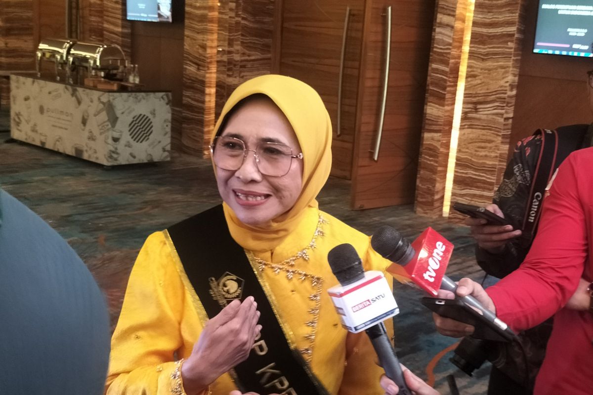DPR menggelar rapat dengan Mendikti Siantek bahas TNI masuk kampus