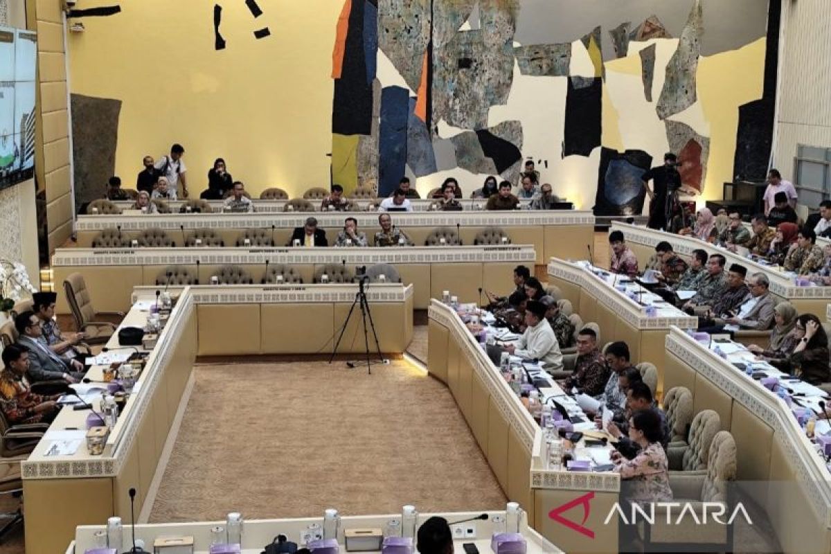 DPR minta ATR/BPN jelaskan penyelesaian pagar laut