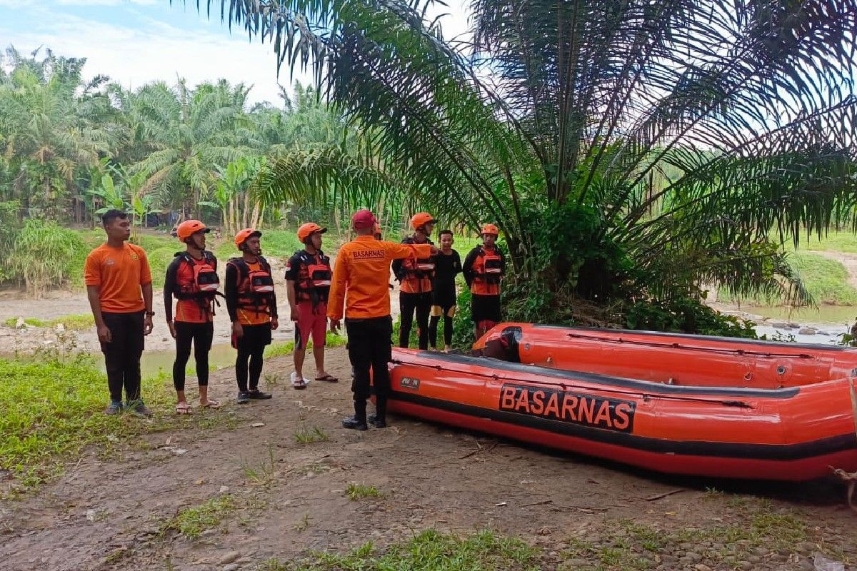 Tim SAR gabungan evakuasi anak enam tahun hanyut di Sungai  Belawan