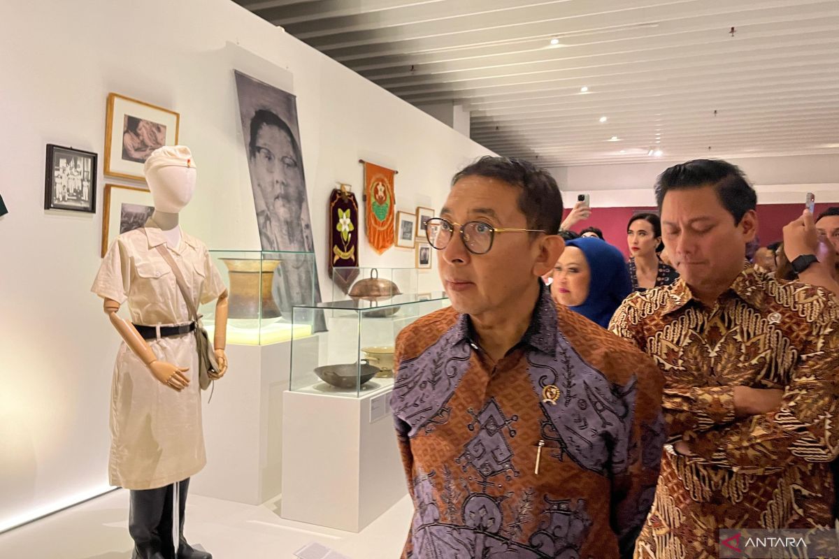 Menbud membuka pameran SUNTING terkait perjuangan perempuan