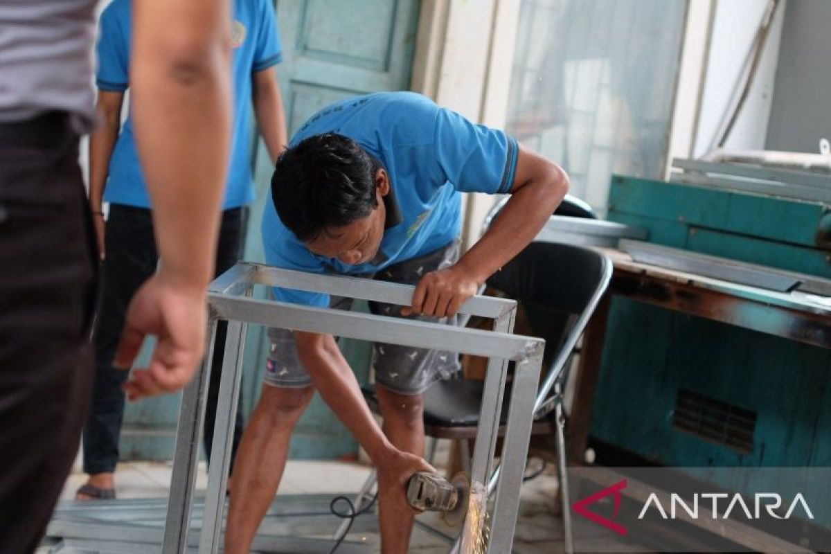 Rutan Rantau latih WBP buat meja baja ringan agar mandiri