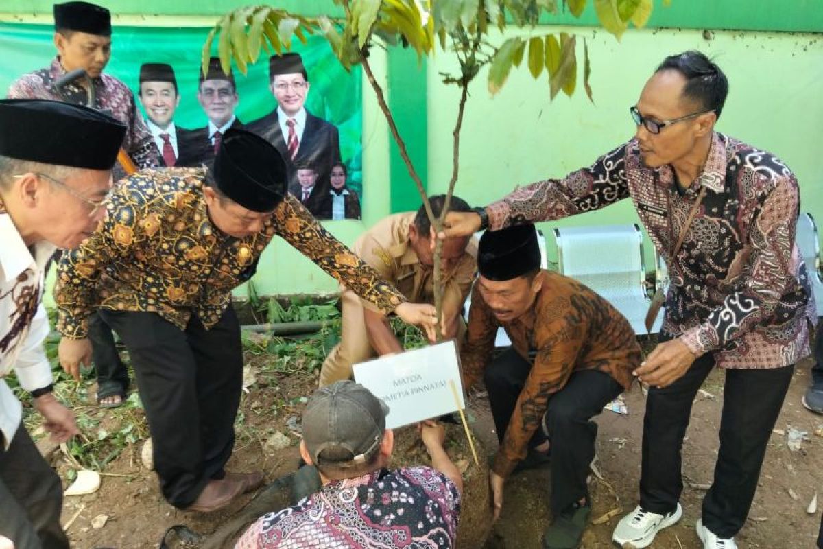 Kemenag Lebak merealisasikan program penanaman sejuta pohon