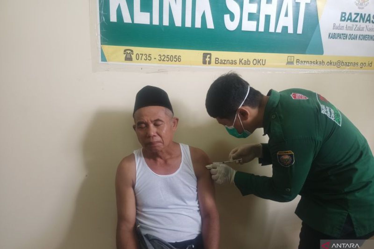Jamaah calon haji Ogan Komering Ulu disuntik vaksin meningitis-polio