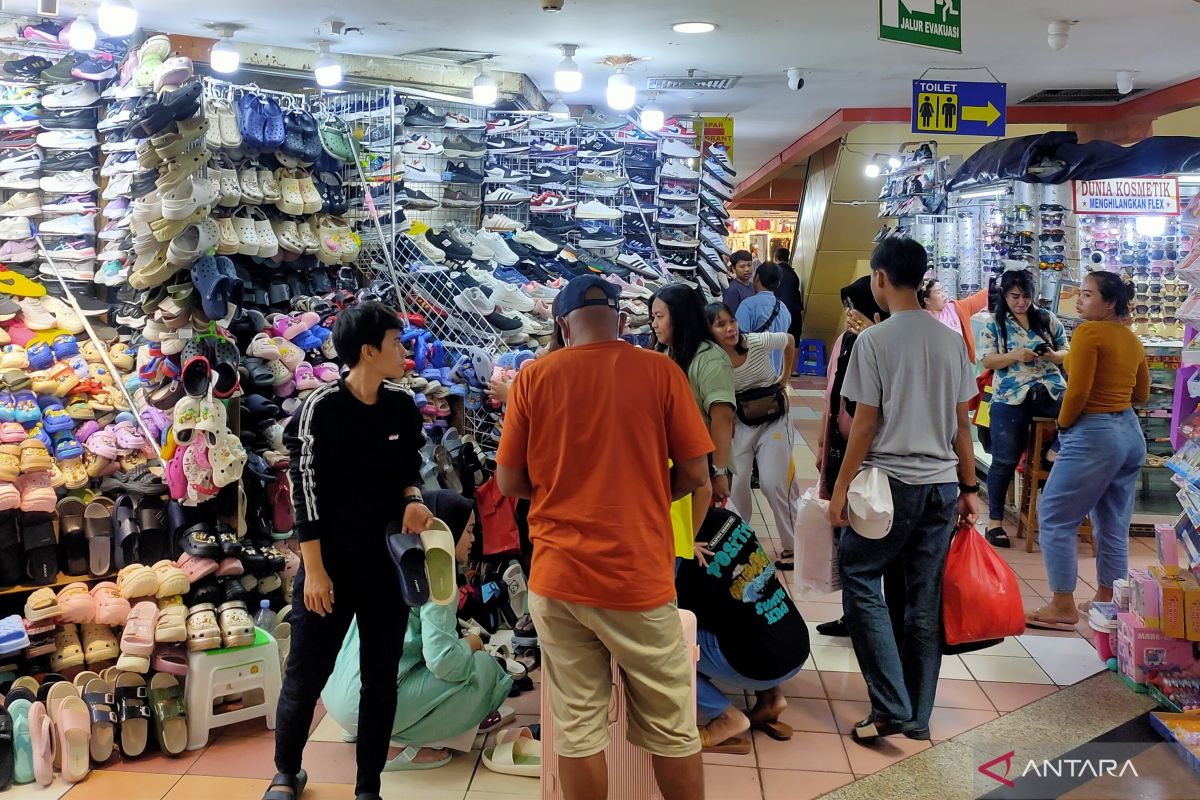 ITC Mangga Dua ramai meski dicap pusat barang bajakan