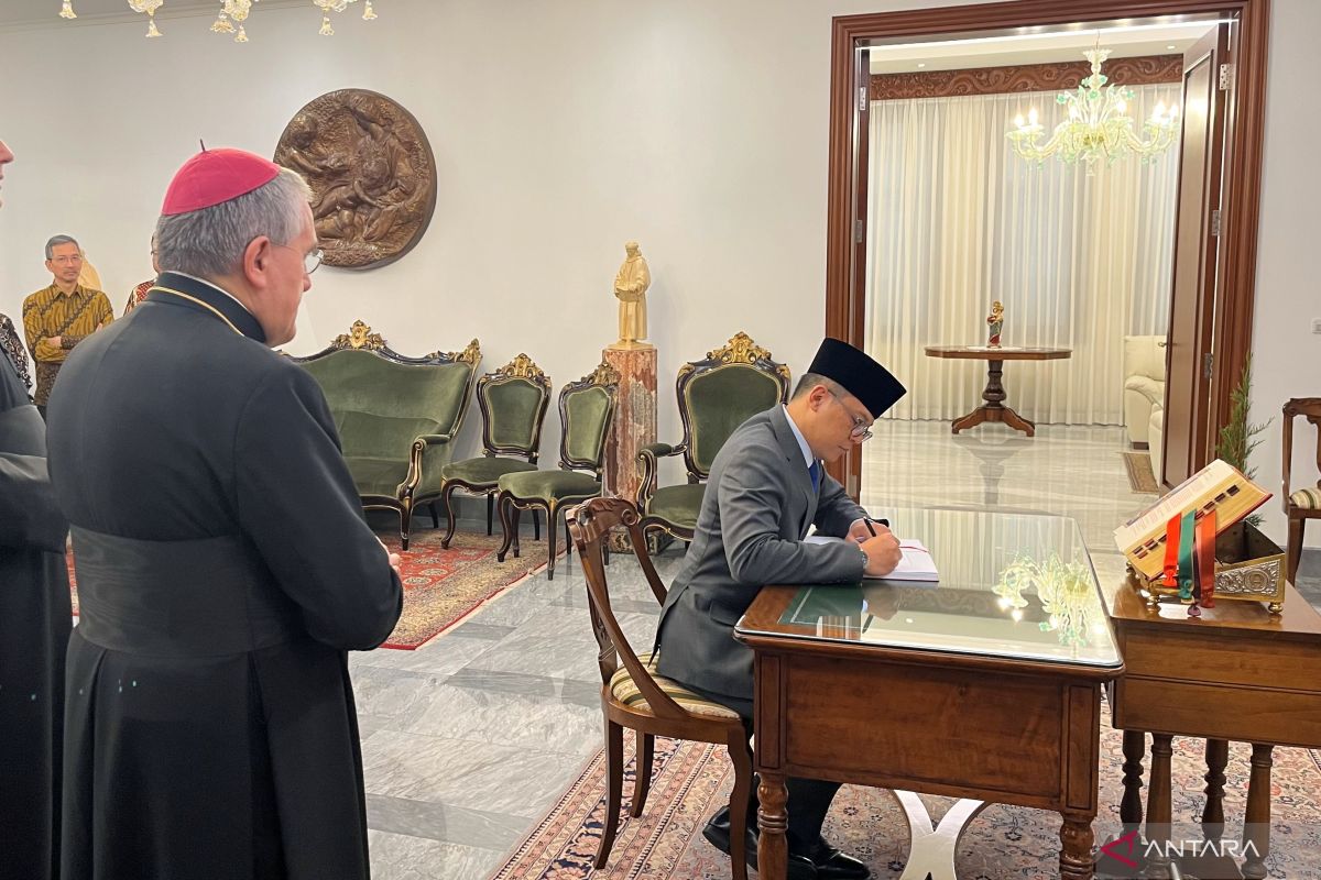Presiden utus Jokowi, Jonan, Pigai, Thomas Djiwandono ke Vatikan