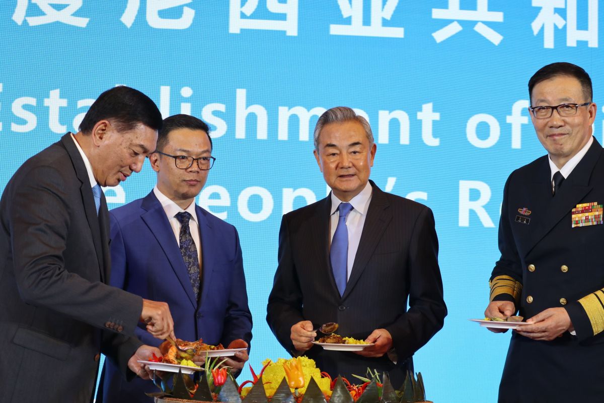 Menteri luar negeri dan pertahanan China hadari resepsi diplomatik RI