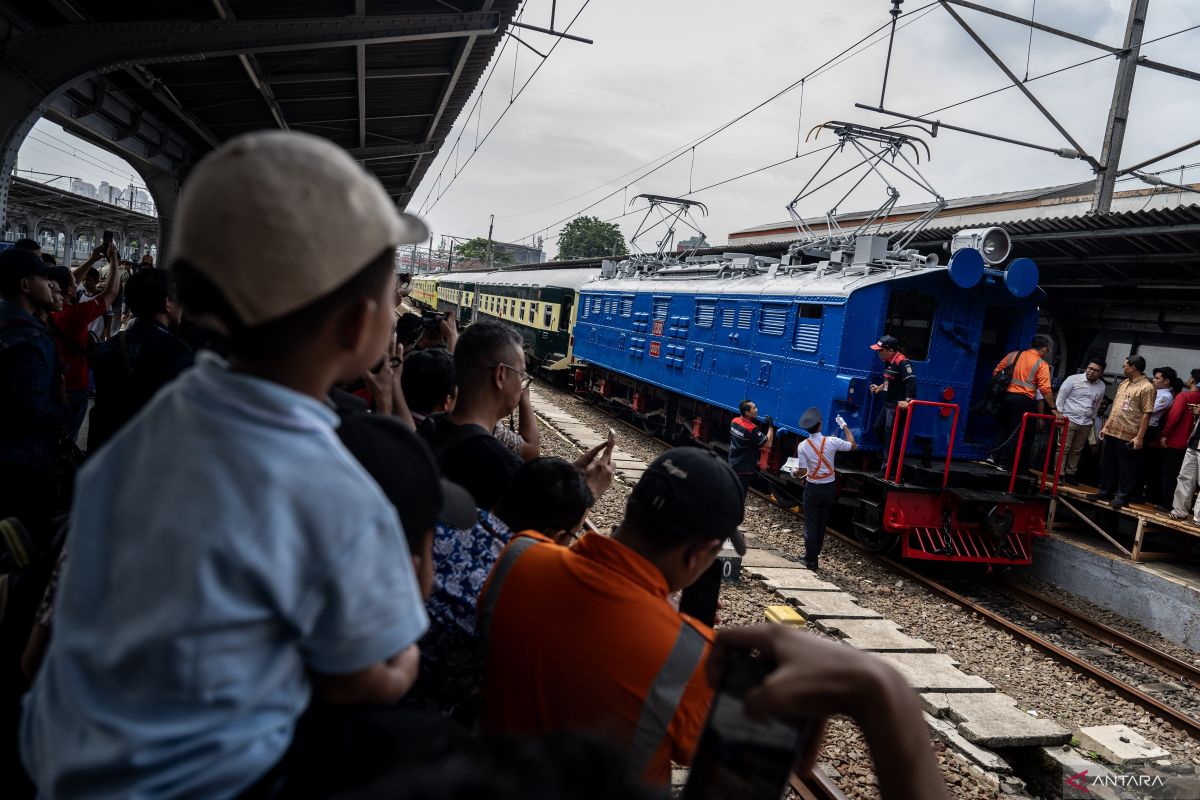 Rayakan 100 tahun operasi KRL, KAI Commuter hadirkan parade KRL lawas