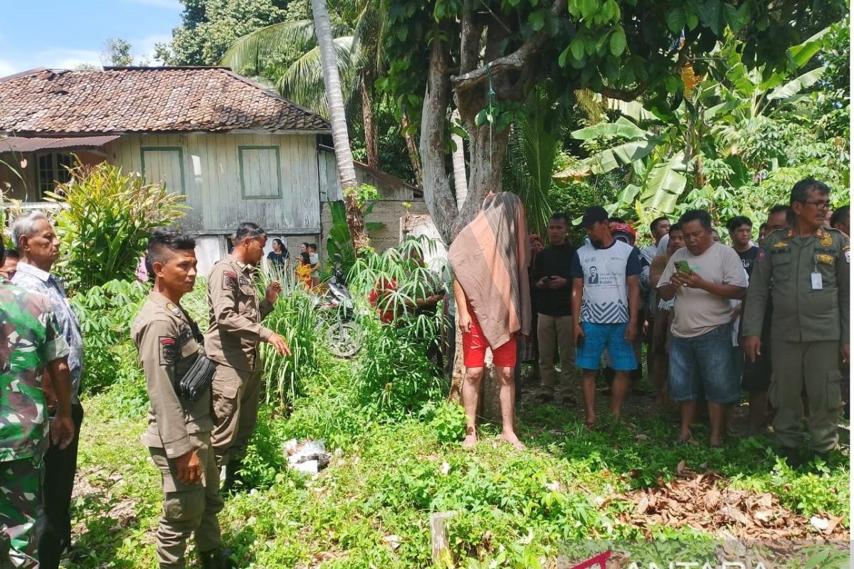 Geger, penemuanmayat tergantung di pohon duku di Sarolangun