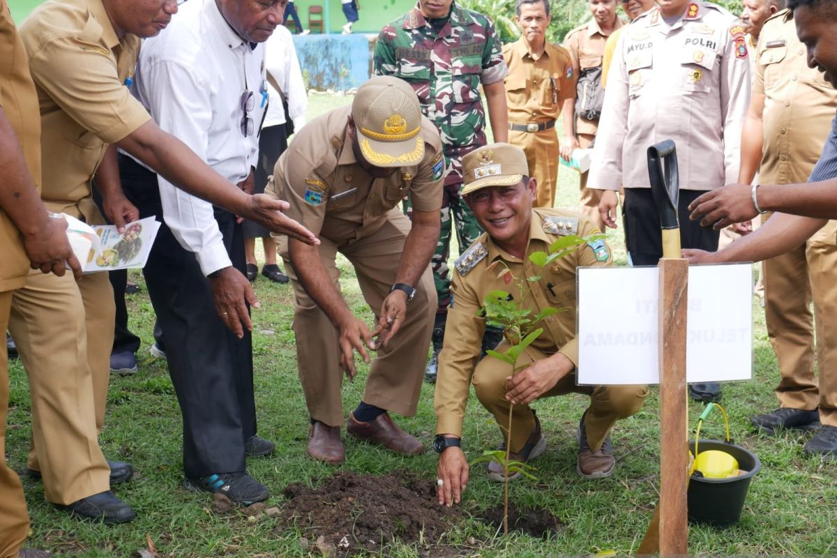 Teluk Wondama tanam 1.500 bibit pohon peringati Hari Bumi 2025