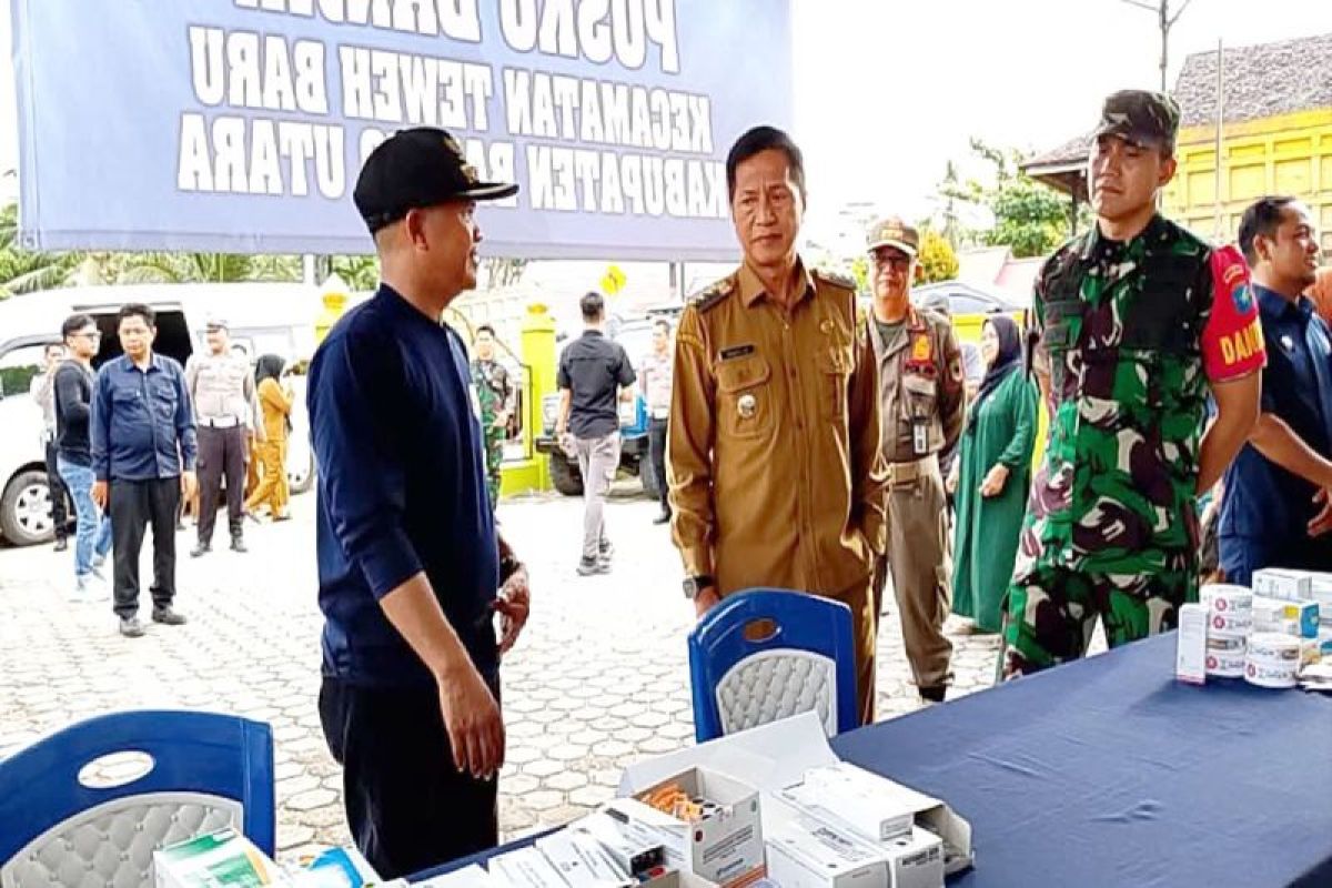 Pj Bupati Barito Utara serahkan bantuan untuk warga terdampak banjir