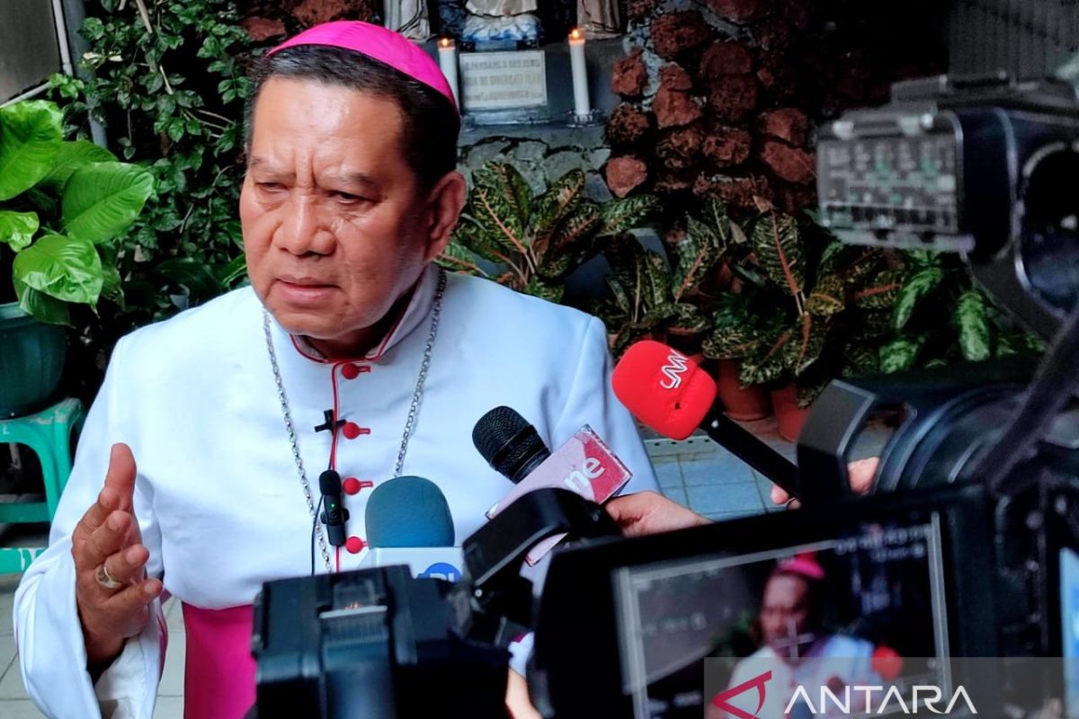 Gereja Katedral Makassar doa rosario bagi mendiang Paus Fransiskus 