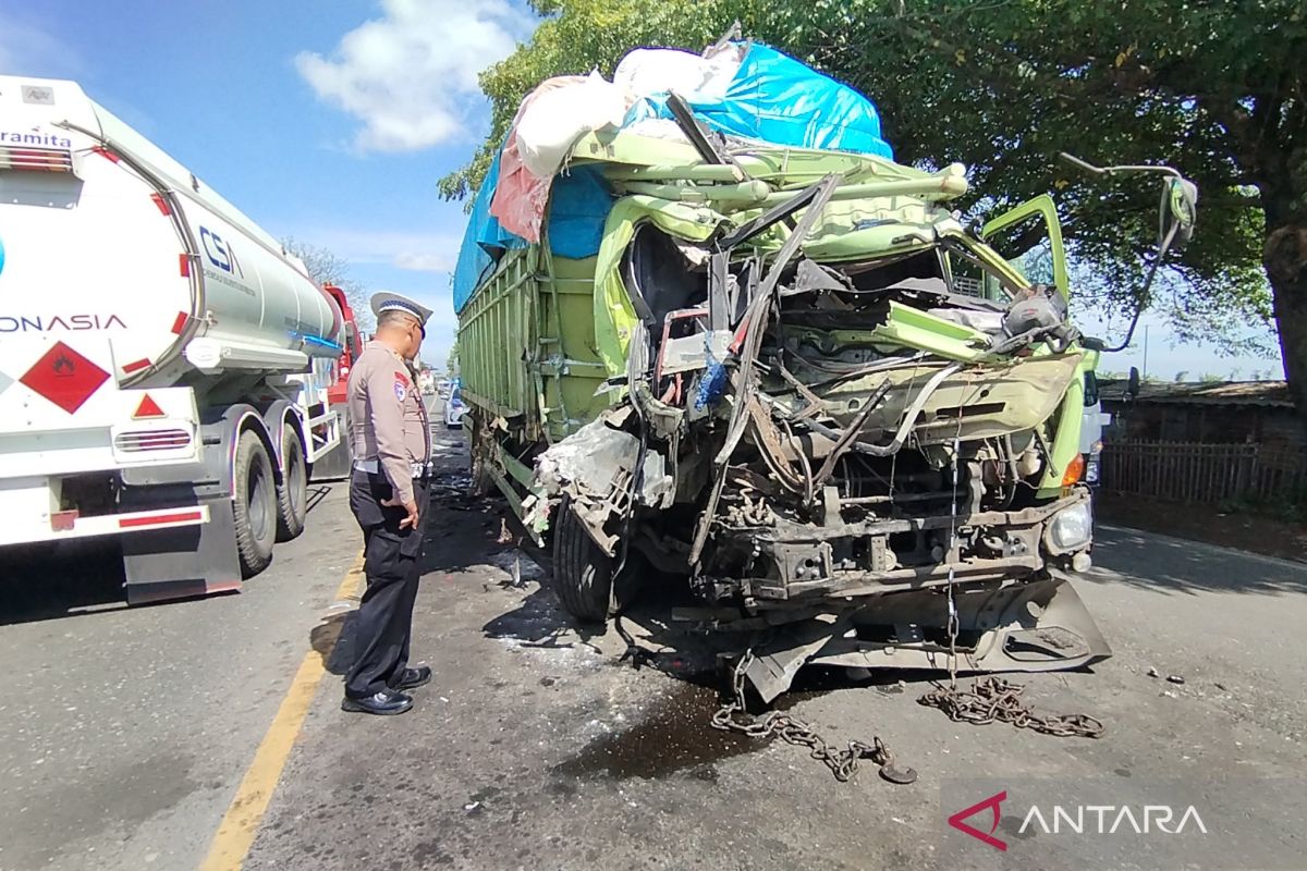 Satu tewas dalam kecelakaan bus dengan truk di Demak