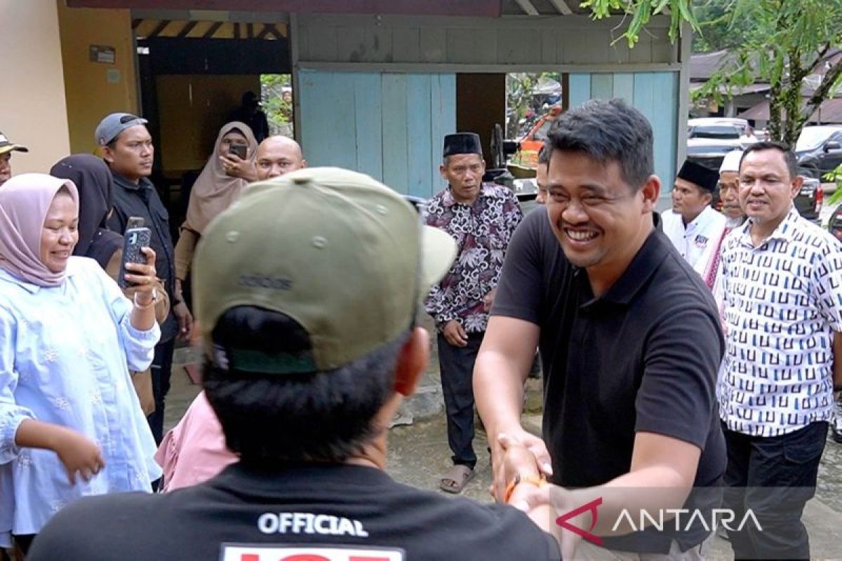 Bobby disambut antusias masyarakat Padang Lawas Utara