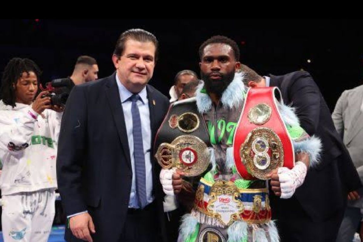 Jaron Ennisse jadi juara welter super WBA