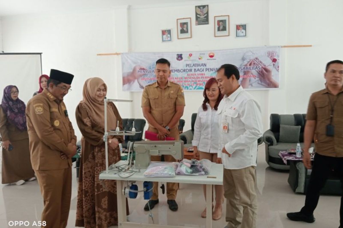 Bupati Tanjabbar apresiasi komitmen SKK Migas PetroChina Internasional Jabung berikan pelatihan menyulam dan membordir untuk disabilitas