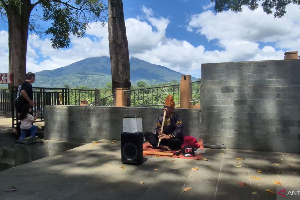 Bunyi dan rasa alunan saluang di Ngarai Sianok