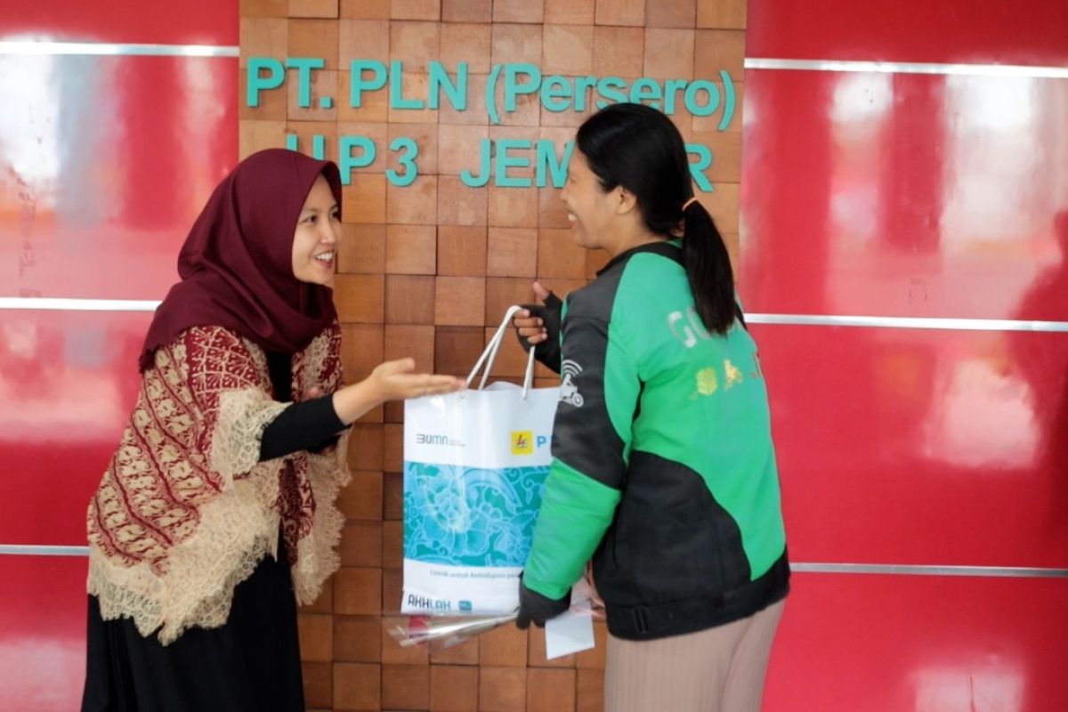 Hari Kartini, PLN Jatim gelar aksi sosial kesehatan hingga pendidikan
