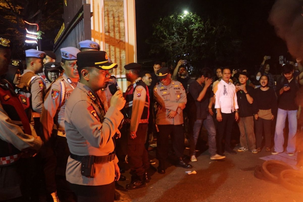 Polresta Padang jelaskan kronologis pembubaran demo di depan Polda Sumbar
