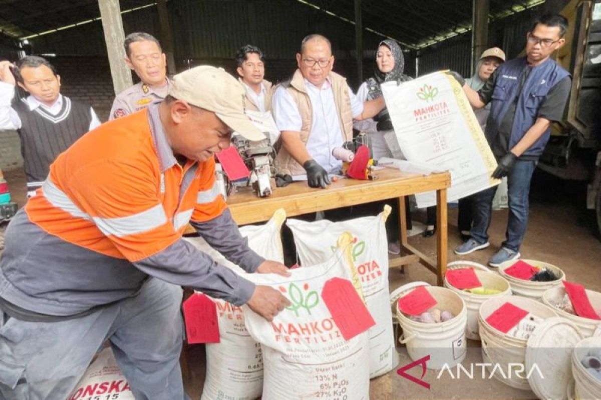 Satgas Pangan Polda Kalsel bongkar pemalsuan pupuk NPK Mahkota