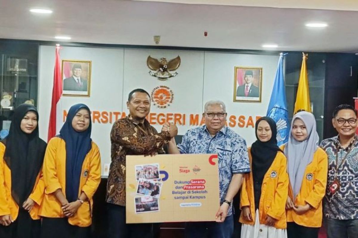 Telkomsel beri bantuan pendidikan mahasiswa UNM dan Unhas