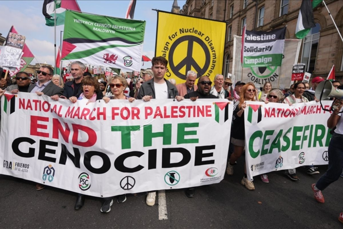 Aktivis ditahan di Heathrow karena sweater bergambar peta Palestina