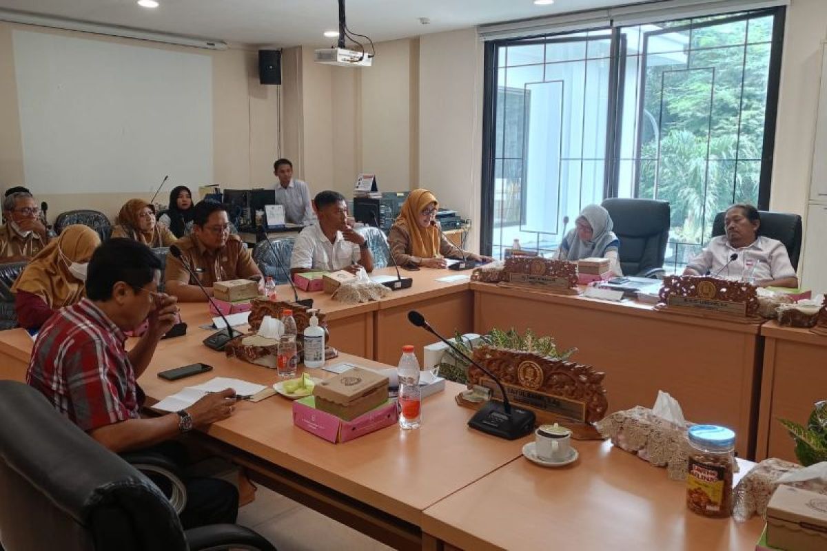 DPRD Surabaya sebut pembangunan pasar buah Koblen belum bisa berjalan