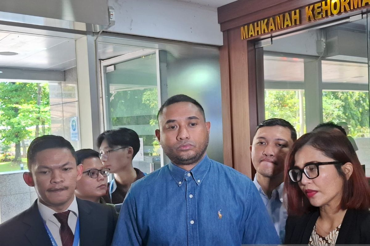 Rayen Pono laporkan Ahmad Dhani ke MKD
