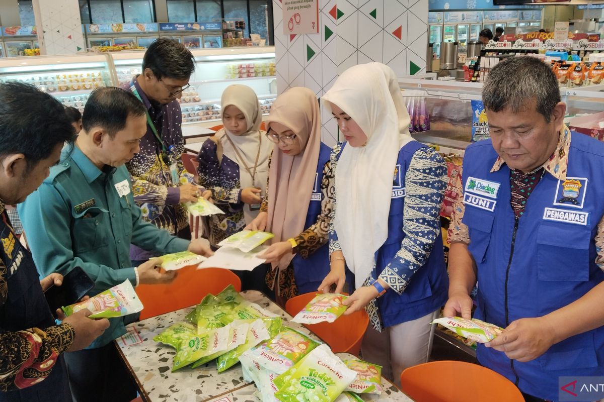 Sumsel temukan produk mengandung babi dan stop peredarannya