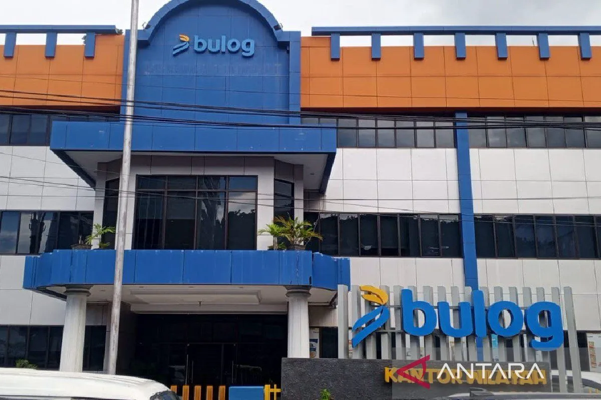 Perum Bulog pastikan persediaan beras di Tanah Papua melimpah