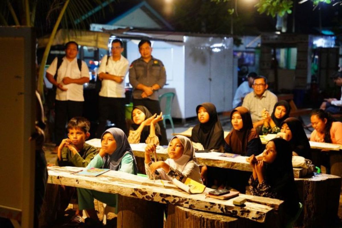 Disdikbud-Kejati Kaltim  salurkan bantuan pendidikan anak wilayah 3T