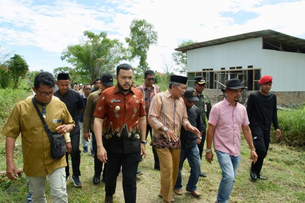 Daerah rawan banjir, Wako Fadly Amran kunjungi lapangan ke Jalan Mawar Ujung Tunggul Hitam