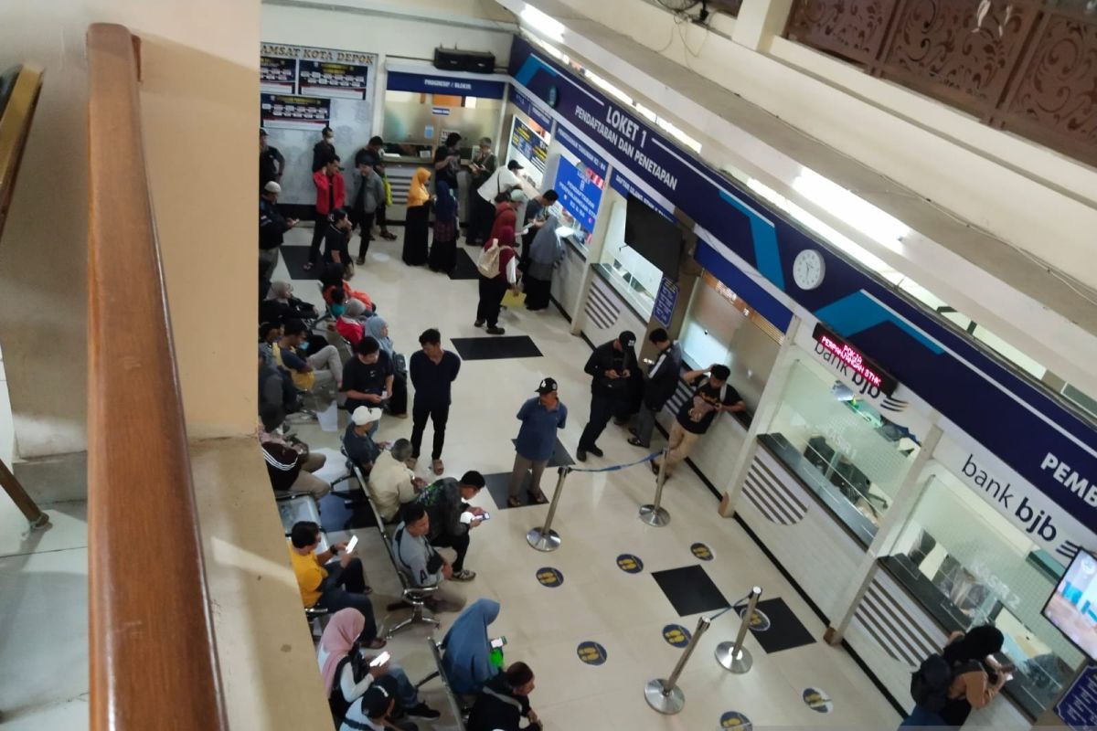 Samsat Karawang imbau masyarakat urus pajak kendaraan sendiri tanpa melalui calo