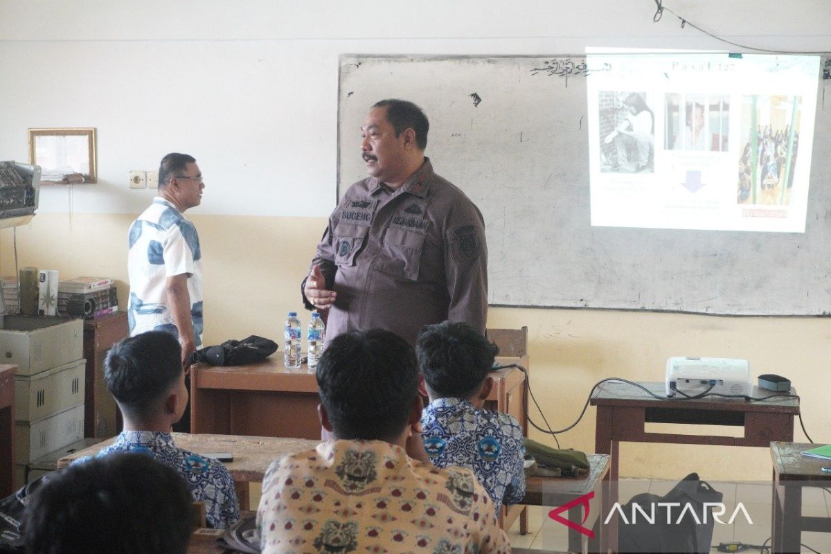Kejati Sumbar tanamkan semangat anti narkoba kepada pelajar SMK