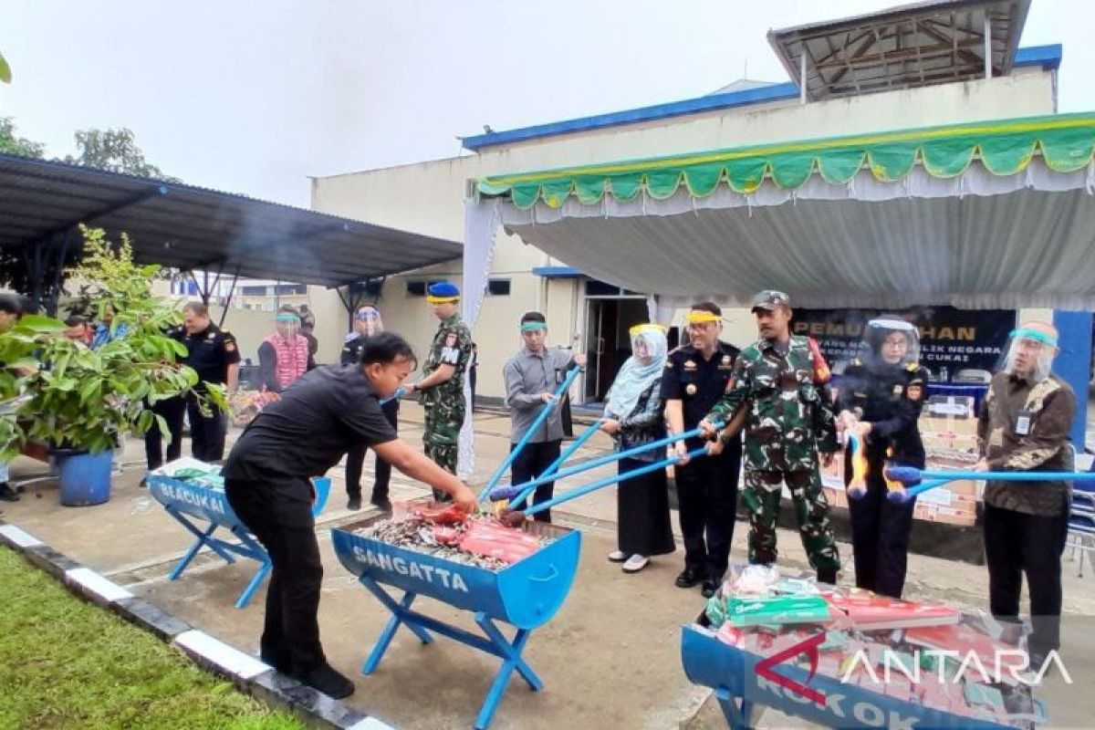 Bea Cukai Sangatta lakukan pemusnahan ribuan barang ilegal