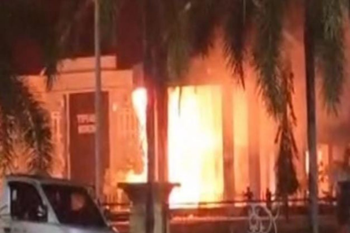 Kantor Bupati Morowali terbakar