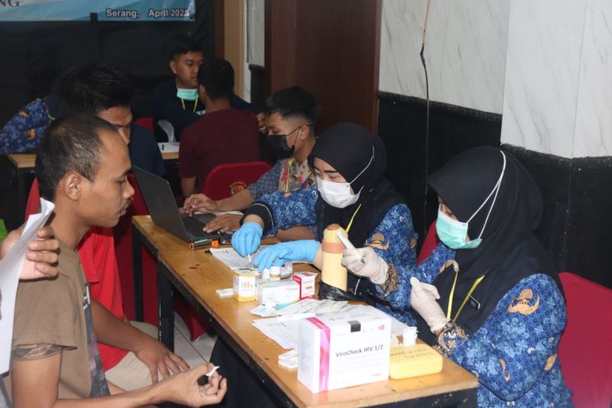 Warga binaan hingga petugas Rutan Serang jalani pemeriksaan kesehatan