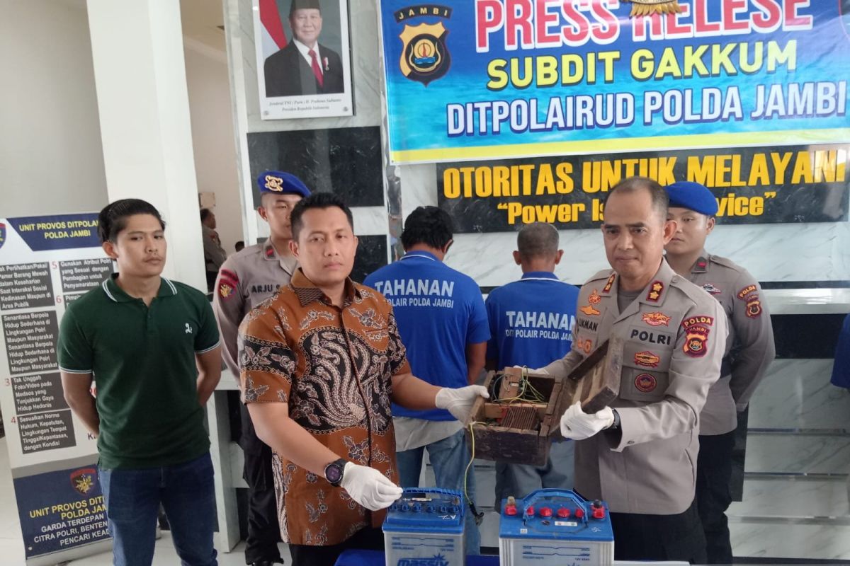 Ditpolairud Jambi ekspose  pelaku illegal fishing di Sungai Batanghari