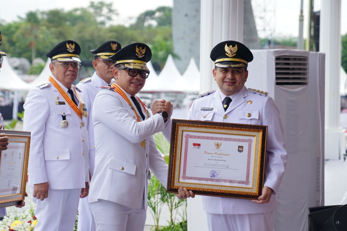 Pemkot Makassar raih penghargaan penyelenggara pemerintahan Kemendagri