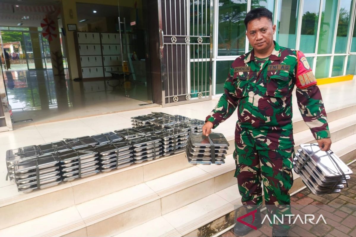 TNI kawal pendistribusian 3.499 paket MBG di Cikarang Selatan Bekasi
