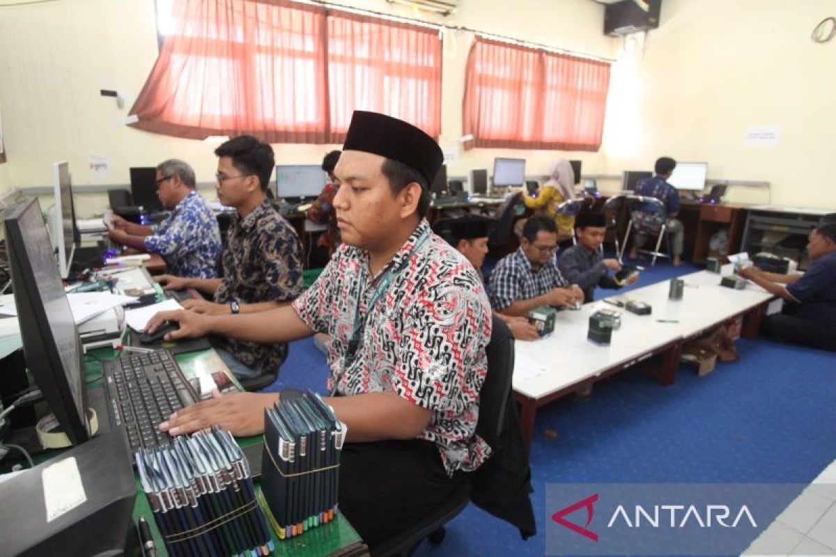 PPIH Surabaya rampungkan 6.840 visa jamaah calon haji