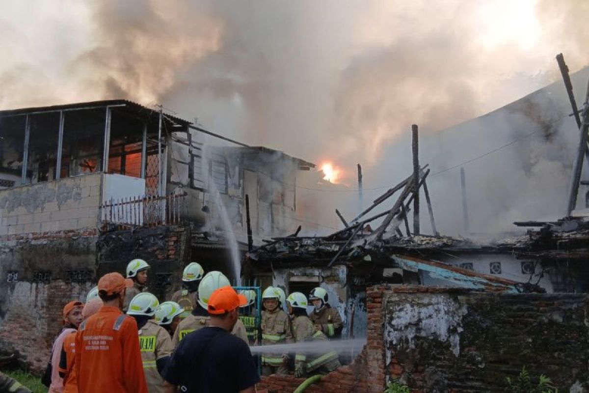 Kebakaran di Kemayoran Jakarta Pusat hanguskan delapan rumah tinggal