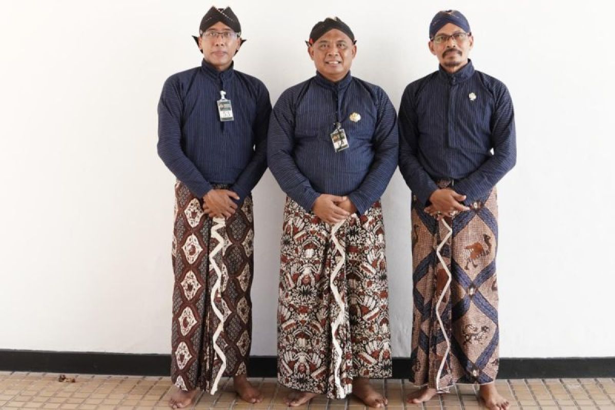 Bupati Sleman terima gelar KMT H Pangarsohadiprojo dari Keraton Yogyakarta