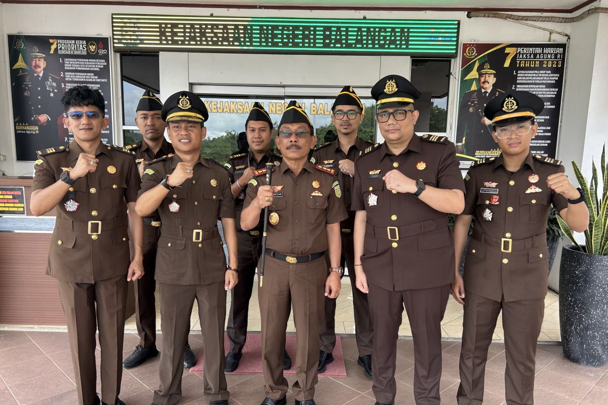Dua kepala seksi Kejari Balangan berganti