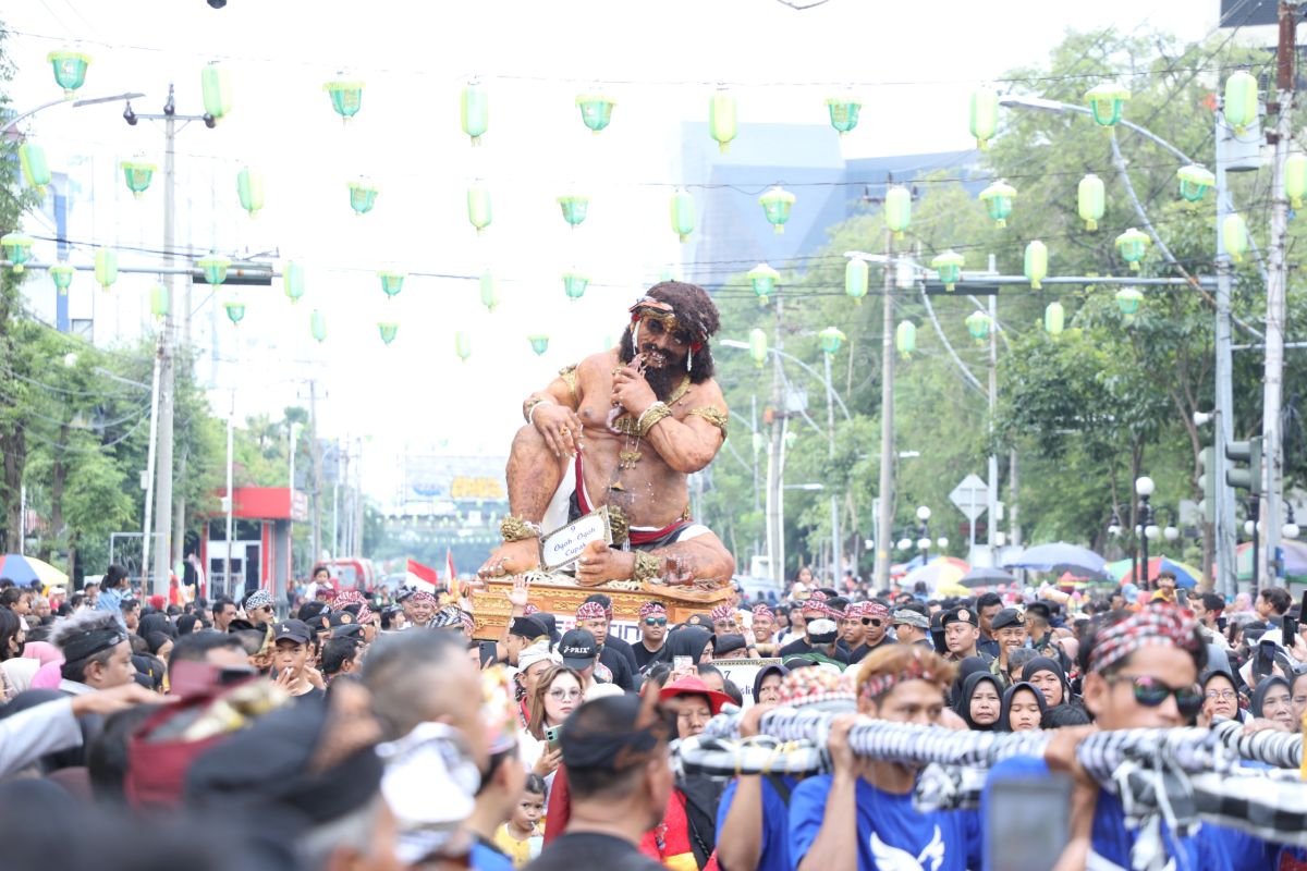 Ribuan masyarakat antusias sambut pawai ogoh-ogoh di Semarang