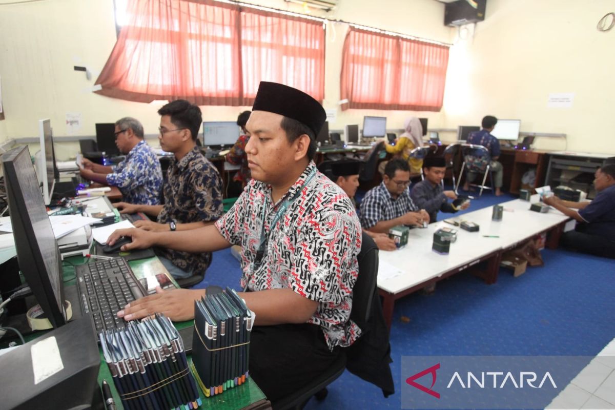 PPIH Surabaya telah rampungkan 6.840 visa jamaah calon haji