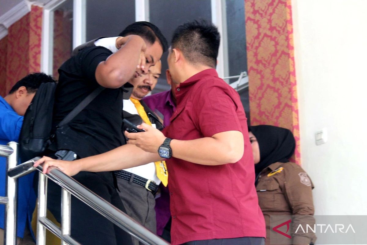 Ketua DPRD Provinsi Gorontalo pingsan dalam sidang paripurna